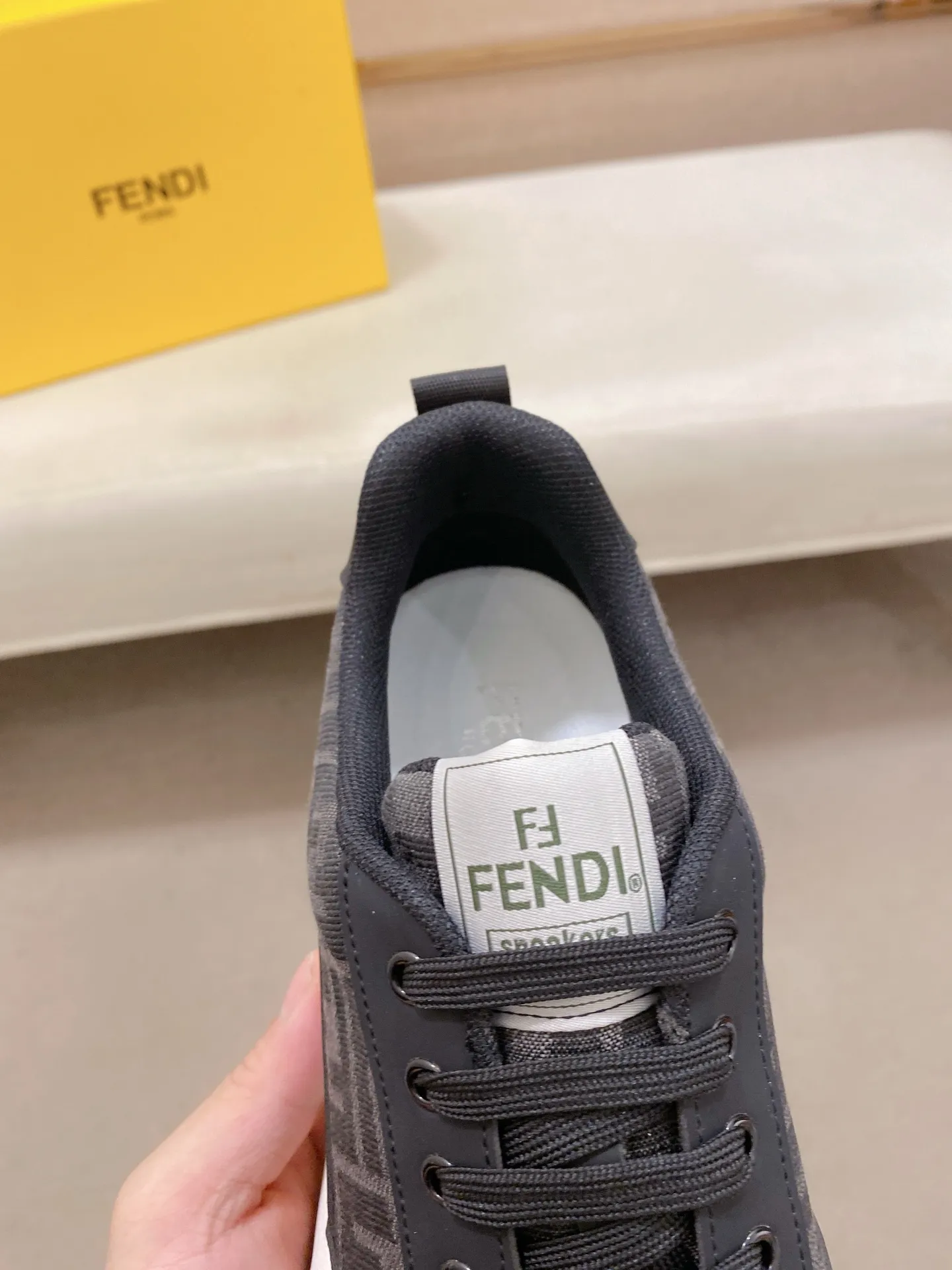 Factory price 442💰 (fendi) New high-top 👊🏻 upper 🇮🇹 imported cowhide fabric 🇩🇪 imported breathable mesh lining. The original outsole is molded to highlight the identity of every man, and the upper foot is elegant and stable🚶🏻🚶🏻The high-end custom counters reproduce the original version📯No matter the wind or rain, the shoe last remains unchanged and can withstand the verification of time🔍️,🔵 Size: 38-44